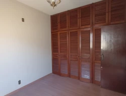 CASA LOCALIZADA NO CENTRO DE PARÁ DE MINAS / RUA COMERCIAL