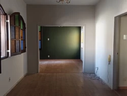 CASA LOCALIZADA NO CENTRO DE PARÁ DE MINAS / RUA COMERCIAL