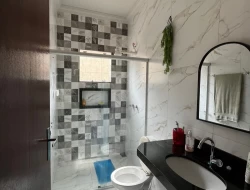 CASA NO BAIRRO SENADOR VALADARES / PARÁ DE MINAS