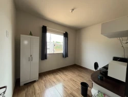 CASA NO BAIRRO SENADOR VALADARES / PARÁ DE MINAS