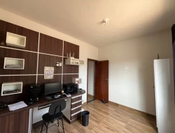 CASA NO BAIRRO SENADOR VALADARES / PARÁ DE MINAS