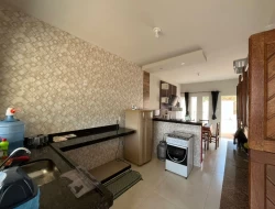 CASA NO BAIRRO SENADOR VALADARES / PARÁ DE MINAS