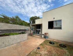 CASA NO BAIRRO SENADOR VALADARES / PARÁ DE MINAS