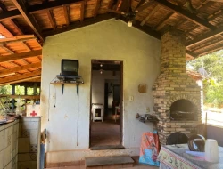 SÍTIO DENTRO DE CAPOEIRA GRANDE ,RICO EM ÁGUA , CALÇAMENTO NA PORTA.