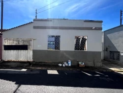LOTE COMERCIAL A VENDA NO CENTRO DE PARÁ DE MINAS