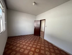 CASA DE ESQUINA-  BAIRRO CORAÇÃO DE JESUS- PARÁ DE MINAS.