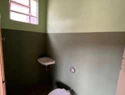 CASA DE ESQUINA-  BAIRRO CORAÇÃO DE JESUS- PARÁ DE MINAS.