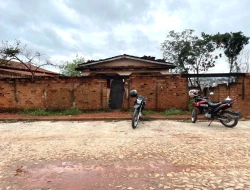 CASA SEM ACABAMENTO - BAIRRO SENADOR VALADARES