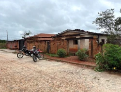 CASA SEM ACABAMENTO - BAIRRO SENADOR VALADARES