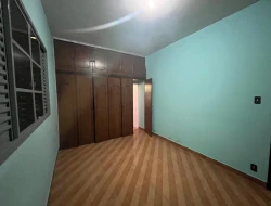 IMÓVEL COMERCIAL- DE ESQUINA - CENTRO DE PARÁ DE MINAS - MG