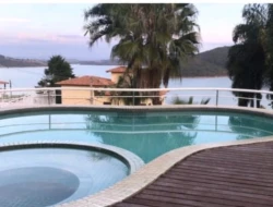 CASA À VENDA EM ESCARPAS DO LAGO-CAPITÓLIO-MG