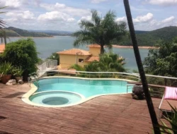 CASA À VENDA EM ESCARPAS DO LAGO-CAPITÓLIO-MG