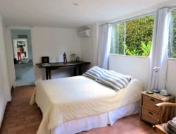 CASA À VENDA EM ESCARPAS DO LAGO-CAPITÓLIO-MG