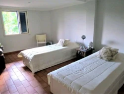 CASA À VENDA EM ESCARPAS DO LAGO-CAPITÓLIO-MG