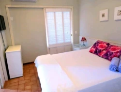 CASA À VENDA EM ESCARPAS DO LAGO-CAPITÓLIO-MG