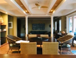 CASA À VENDA EM ESCARPAS DO LAGO-CAPITÓLIO-MG