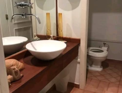 CASA À VENDA EM ESCARPAS DO LAGO-CAPITÓLIO-MG