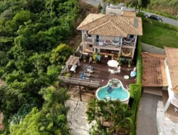 CASA À VENDA EM ESCARPAS DO LAGO-CAPITÓLIO-MG