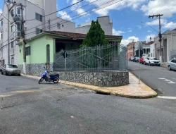 CASA RUA COMERCIAL DE ESQUINA - CENTRO DE PARÁ DE MINAS - MG