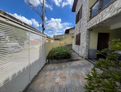 CASA À VENDA - BAIRRO SÃO JOSÉ - PARÁ DE MINAS- MG