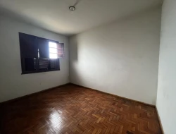 CASA À VENDA - BAIRRO NOSSA SENHORA DE LOURDES - PARÁ DE MINAS - MG