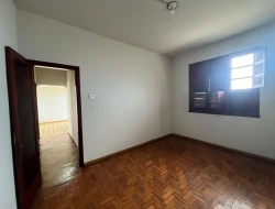 CASA À VENDA - BAIRRO NOSSA SENHORA DE LOURDES - PARÁ DE MINAS - MG