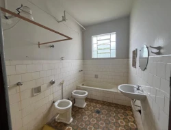 CASA À VENDA - BAIRRO NOSSA SENHORA DE LOURDES - PARÁ DE MINAS - MG