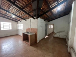 CASA À VENDA - BAIRRO NOSSA SENHORA DE LOURDES - PARÁ DE MINAS - MG