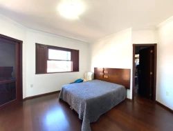 CASA DE ESQUINA À VENDA - BAIRRO SÃO LUÍS - PARÁ DE MINAS-MG