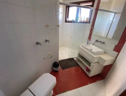 CASA DE ESQUINA À VENDA - BAIRRO SÃO LUÍS - PARÁ DE MINAS-MG