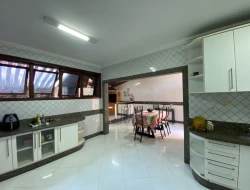 CASA DE ESQUINA À VENDA - BAIRRO SÃO LUÍS - PARÁ DE MINAS-MG