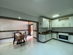 CASA DE ESQUINA À VENDA - BAIRRO SÃO LUÍS - PARÁ DE MINAS-MG