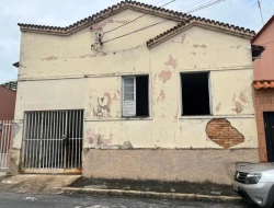 CASA  NO CENTRO DE PARÁ DE MINAS - BAIRRO N. SRA DAS GRAÇAS