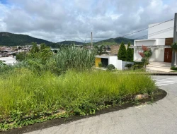 LOTE DE ESQUINA NO BAIRRO ALTA VISTA - PARÁ DE MINAS - MG