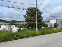 LOTE DE ESQUINA NO BAIRRO ALTA VISTA - PARÁ DE MINAS - MG