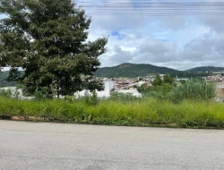 LOTE DE ESQUINA NO BAIRRO ALTA VISTA - PARÁ DE MINAS - MG