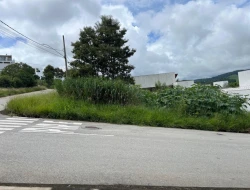 LOTE DE ESQUINA NO BAIRRO ALTA VISTA - PARÁ DE MINAS - MG