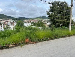LOTE DE ESQUINA NO BAIRRO ALTA VISTA - PARÁ DE MINAS - MG