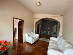 CASA À VENDA - BAIRRO SANTO ANTÔNIO - PARÁ DE MINAS