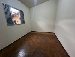 CASA À VENDA  - BAIRRO SÃO FRANCISCO - PARÁ DE MINAS