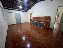 CASA À VENDA  - BAIRRO SÃO FRANCISCO - PARÁ DE MINAS
