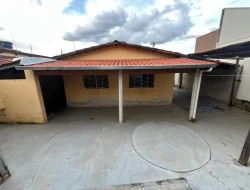 CASA À VENDA  - BAIRRO SÃO FRANCISCO - PARÁ DE MINAS