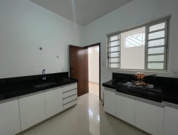 CASA À VENDA - BAIRRO SÃO FRANCISCO - PARÁ DE MINAS-MG