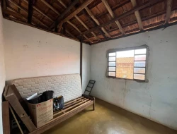 CASA À VENDA EM TAVARES - PARÁ DE MINAS - MG - LOTE COM ESCRITURA .