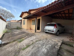 CASA À VENDA - BAIRRO RECANTO DA LAGOA - PARÁ DE MINAS - MG