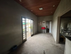 CASA COM 2 LOJAS COMERICIAIS À VENDA - BAIRRO RECANTO DA LAGOA - PARÁ DE MINAS-MG