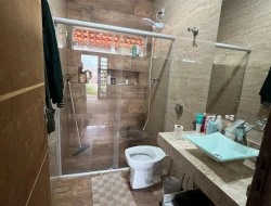 CASA COM 2 LOJAS COMERICIAIS À VENDA - BAIRRO RECANTO DA LAGOA - PARÁ DE MINAS-MG