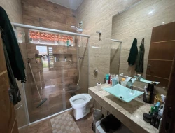 CASA COM 2 LOJAS COMERICIAIS À VENDA - BAIRRO RECANTO DA LAGOA - PARÁ DE MINAS-MG