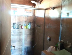 CASA COM 2 LOJAS COMERICIAIS À VENDA - BAIRRO RECANTO DA LAGOA - PARÁ DE MINAS-MG