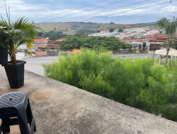 CASA COM 2 LOJAS COMERICIAIS À VENDA - BAIRRO RECANTO DA LAGOA - PARÁ DE MINAS-MG